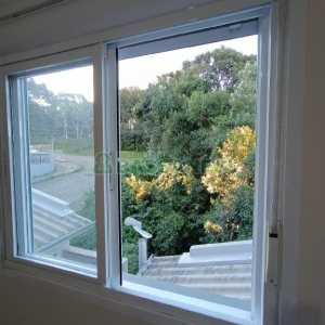 Sobrado com 80m², 2 dormitórios, 1 vaga, no bairro Cidade Nova em Caxias do Sul para Alugar