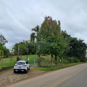 Chácara com 400m², 3 dormitórios, 1 vaga, no bairro Monte Bérico em Caxias do Sul para Comprar