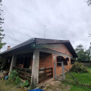 Chácara com 400m², 3 dormitórios, 1 vaga, no bairro Monte Bérico em Caxias do Sul para Comprar