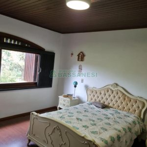 Chácara com 400m², 3 dormitórios, 1 vaga, no bairro Monte Bérico em Caxias do Sul para Comprar