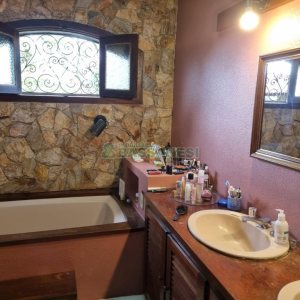 Chácara com 400m², 3 dormitórios, 1 vaga, no bairro Monte Bérico em Caxias do Sul para Comprar