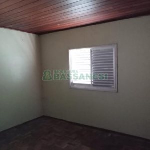 Casa com 132m², 3 dormitórios, 1 vaga, no bairro Medianeira em Caxias do Sul para Comprar