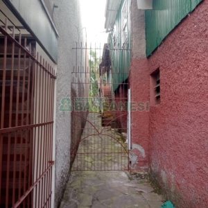 Casa com 132m², 3 dormitórios, 1 vaga, no bairro Medianeira em Caxias do Sul para Comprar