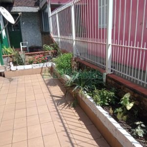 Casa com 132m², 3 dormitórios, 1 vaga, no bairro Medianeira em Caxias do Sul para Comprar