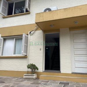 Sobrado com 79m², 2 dormitórios, 1 vaga, no bairro Santa Catarina em Caxias do Sul para Comprar