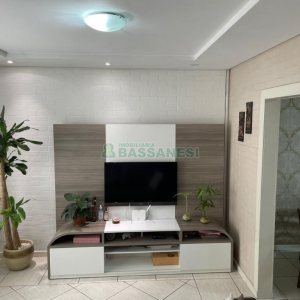 Sobrado com 79m², 2 dormitórios, 1 vaga, no bairro Santa Catarina em Caxias do Sul para Comprar