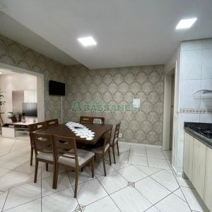 Sobrado com 79m², 2 dormitórios, 1 vaga, no bairro Santa Catarina em Caxias do Sul para Comprar