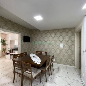 Sobrado com 79m², 2 dormitórios, 1 vaga, no bairro Santa Catarina em Caxias do Sul para Comprar