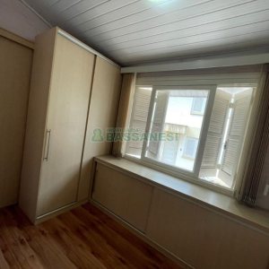 Sobrado com 79m², 2 dormitórios, 1 vaga, no bairro Santa Catarina em Caxias do Sul para Comprar