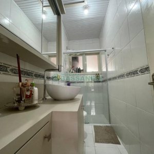 Sobrado com 79m², 2 dormitórios, 1 vaga, no bairro Santa Catarina em Caxias do Sul para Comprar