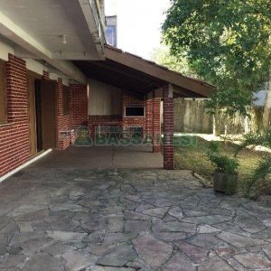 Loja com 440m², no bairro Sagrada Família em Caxias do Sul para Alugar ou Comprar