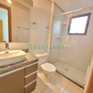 Apartamento com 65m², 2 dormitórios, 2 vagas, no bairro São Pelegrino em Caxias do Sul para Alugar