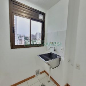 Apartamento com 65m², 2 dormitórios, 2 vagas, no bairro São Pelegrino em Caxias do Sul para Alugar