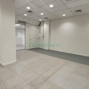 Loja com 1111m², 2 vagas, no bairro Centro em Caxias do Sul para Alugar