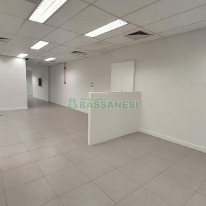 Loja com 1111m², 2 vagas, no bairro Centro em Caxias do Sul para Alugar