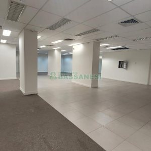 Loja com 1111m², 2 vagas, no bairro Centro em Caxias do Sul para Alugar