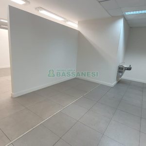 Loja com 1111m², 2 vagas, no bairro Centro em Caxias do Sul para Alugar