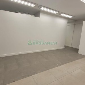Loja com 1111m², 2 vagas, no bairro Centro em Caxias do Sul para Alugar