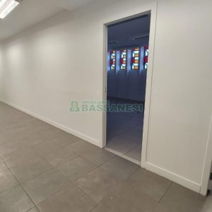 Loja com 1111m², 2 vagas, no bairro Centro em Caxias do Sul para Alugar