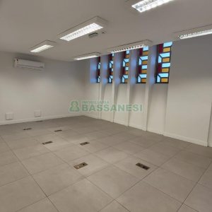 Loja com 1111m², 2 vagas, no bairro Centro em Caxias do Sul para Alugar