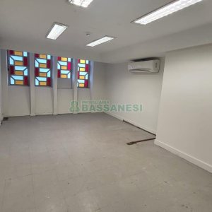 Loja com 1111m², 2 vagas, no bairro Centro em Caxias do Sul para Alugar