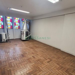 Loja com 1111m², 2 vagas, no bairro Centro em Caxias do Sul para Alugar