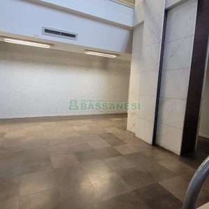 Loja com 1111m², 2 vagas, no bairro Centro em Caxias do Sul para Alugar