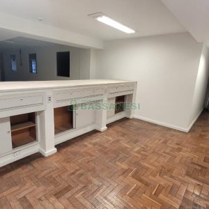 Loja com 1111m², 2 vagas, no bairro Centro em Caxias do Sul para Alugar