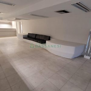 Loja com 1111m², 2 vagas, no bairro Centro em Caxias do Sul para Alugar