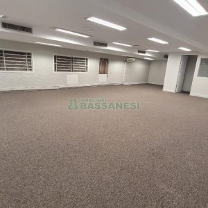 Loja com 1111m², 2 vagas, no bairro Centro em Caxias do Sul para Alugar