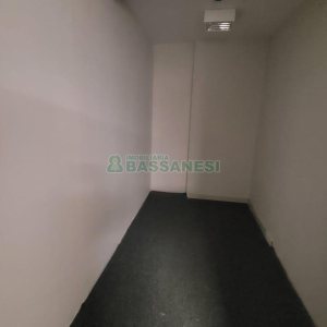 Loja com 1111m², 2 vagas, no bairro Centro em Caxias do Sul para Alugar