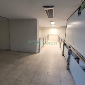 Loja com 1111m², 2 vagas, no bairro Centro em Caxias do Sul para Alugar