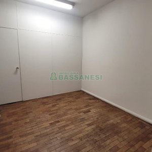Loja com 1111m², 2 vagas, no bairro Centro em Caxias do Sul para Alugar