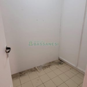 Loja com 1111m², 2 vagas, no bairro Centro em Caxias do Sul para Alugar