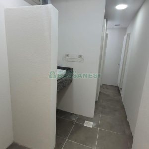 Loja com 1111m², 2 vagas, no bairro Centro em Caxias do Sul para Alugar