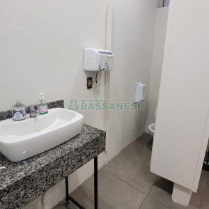 Loja com 1111m², 2 vagas, no bairro Centro em Caxias do Sul para Alugar