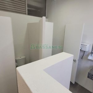 Loja com 1111m², 2 vagas, no bairro Centro em Caxias do Sul para Alugar