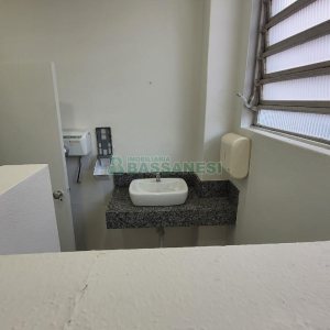 Loja com 1111m², 2 vagas, no bairro Centro em Caxias do Sul para Alugar