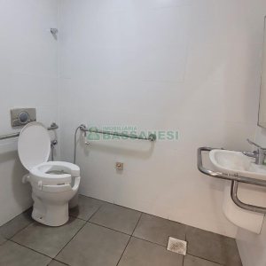 Loja com 1111m², 2 vagas, no bairro Centro em Caxias do Sul para Alugar