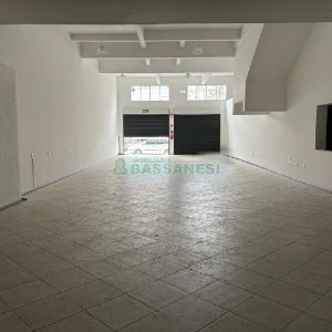 Loja com 450m², no bairro Lourdes em Caxias do Sul para Alugar