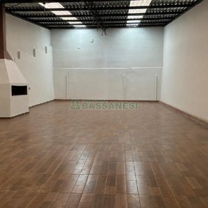 Loja com 450m², no bairro Lourdes em Caxias do Sul para Alugar