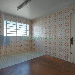 Casa com 90m², 3 dormitórios, 1 vaga, no bairro Universitário em Caxias do Sul para Alugar