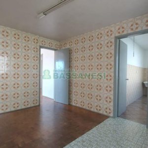 Casa com 90m², 3 dormitórios, 1 vaga, no bairro Universitário em Caxias do Sul para Alugar