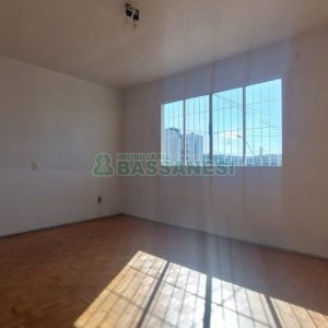 Casa com 90m², 3 dormitórios, 1 vaga, no bairro Universitário em Caxias do Sul para Alugar