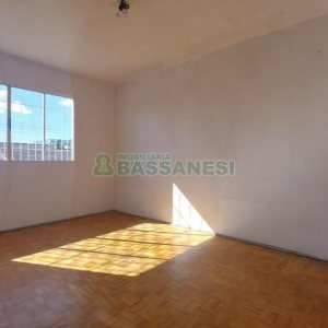 Casa com 90m², 3 dormitórios, 1 vaga, no bairro Universitário em Caxias do Sul para Alugar