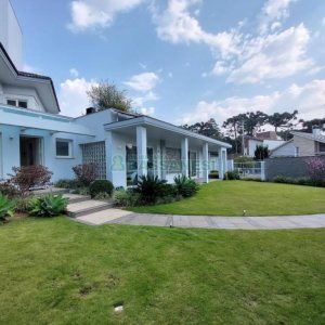 Casa com 552m², 4 dormitórios, 4 vagas, no bairro Sant Etiene em Caxias do Sul para Comprar