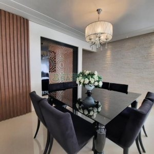 Casa com 552m², 4 dormitórios, 4 vagas, no bairro Sant Etiene em Caxias do Sul para Comprar