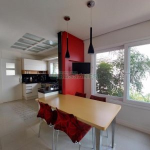 Casa com 552m², 4 dormitórios, 4 vagas, no bairro Sant Etiene em Caxias do Sul para Comprar