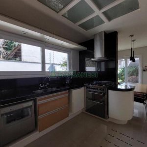 Casa com 552m², 4 dormitórios, 4 vagas, no bairro Sant Etiene em Caxias do Sul para Comprar