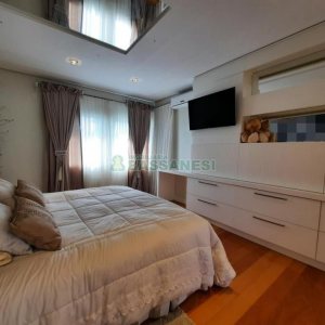 Casa com 552m², 4 dormitórios, 4 vagas, no bairro Sant Etiene em Caxias do Sul para Comprar